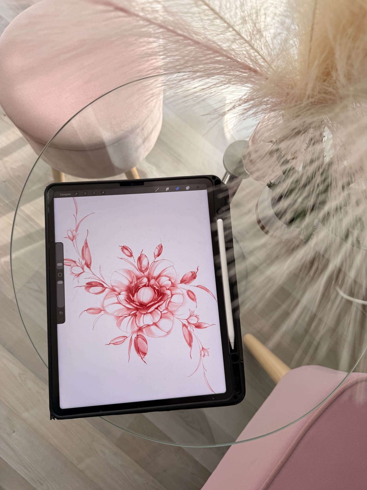 Fine Line Tattoo Design einer Rose — feine Linien-Skizze auf iPad im Beauty Room by Mariia, Villingen-Schwenningen